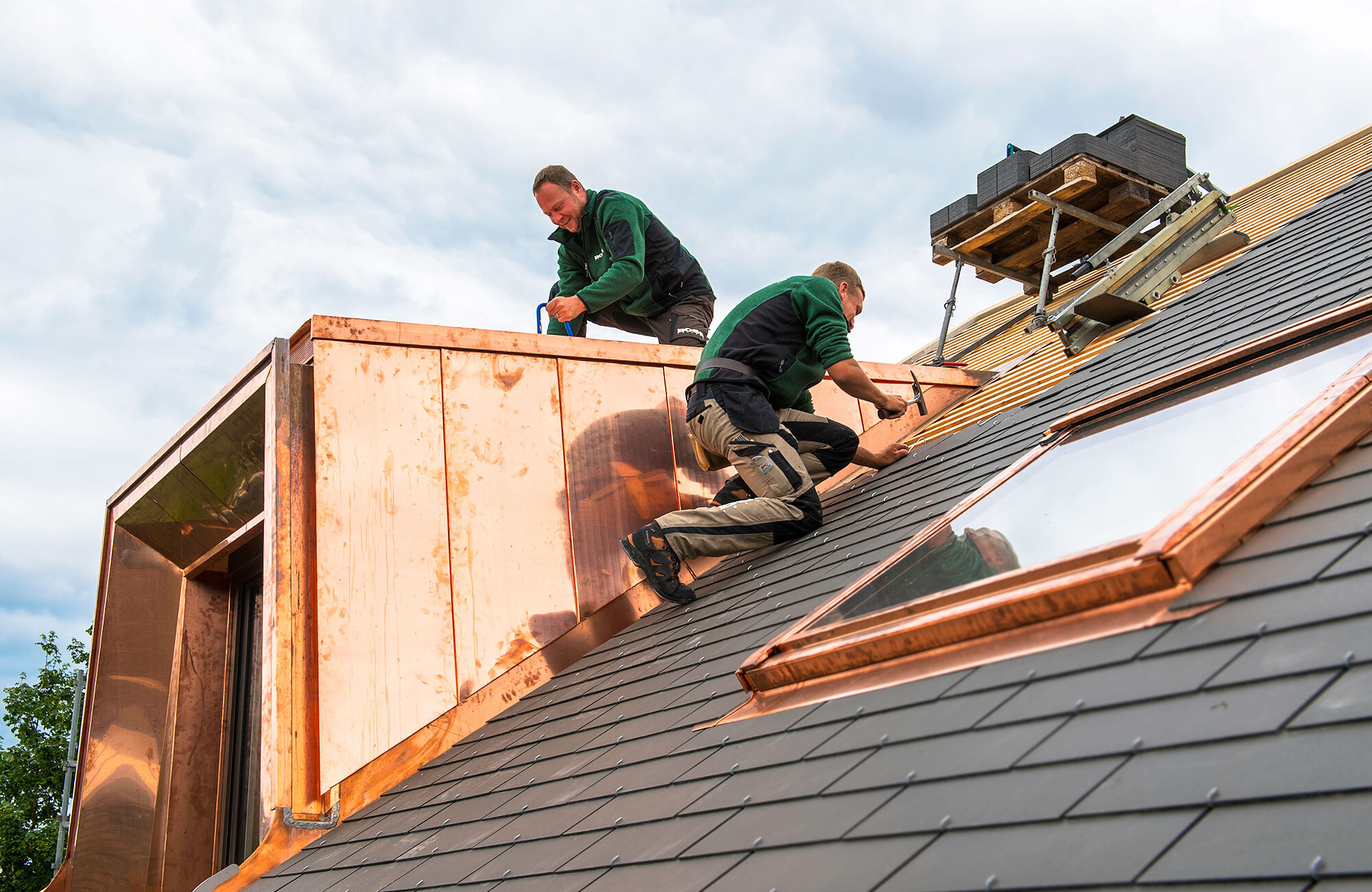 Bedachungen und Spenglerei: Um das Dach kümmern sich unsere Dachdecker und Spengler.