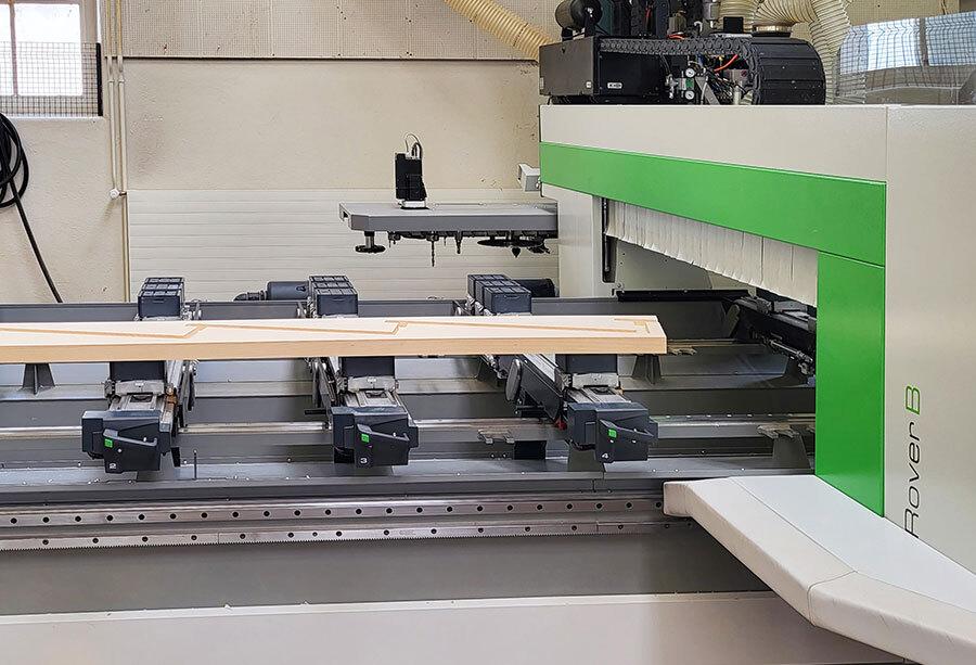 Plattenbearbeitung auf der CNC-Maschine
