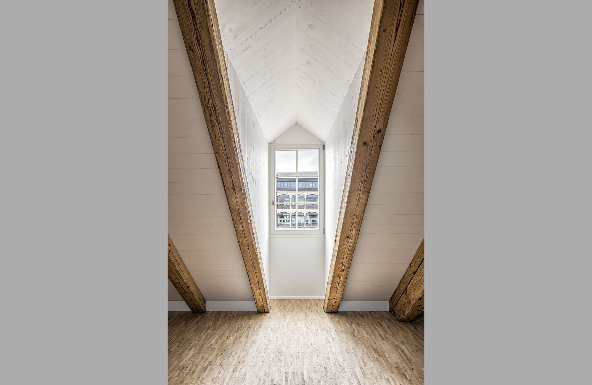 Dachwohnung mit Lukarne