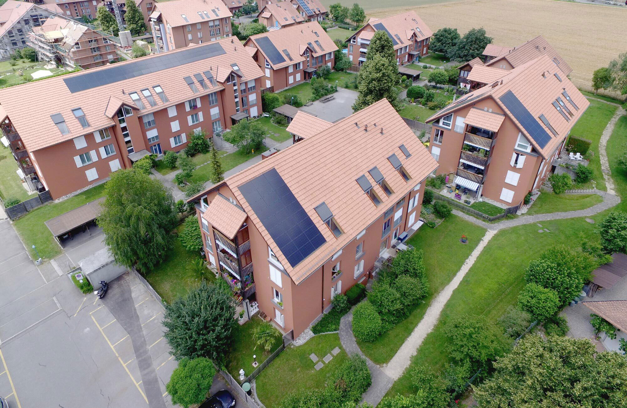 Dachsanierung Mehrfamilienhäuser mit Photovoltaik
