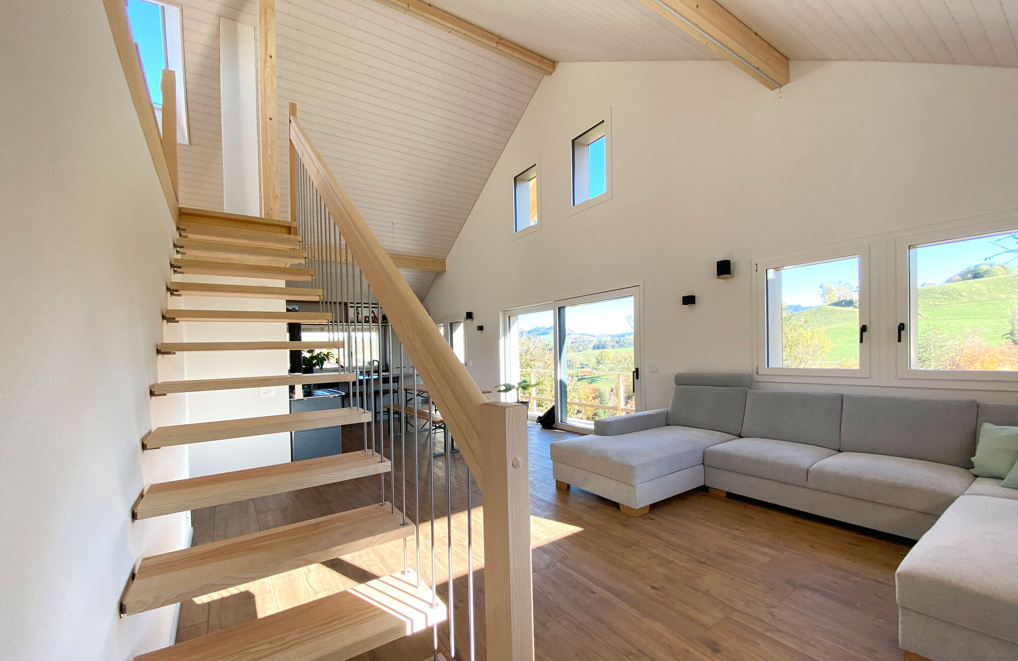 Wohnung mit Treppe zu Galerie