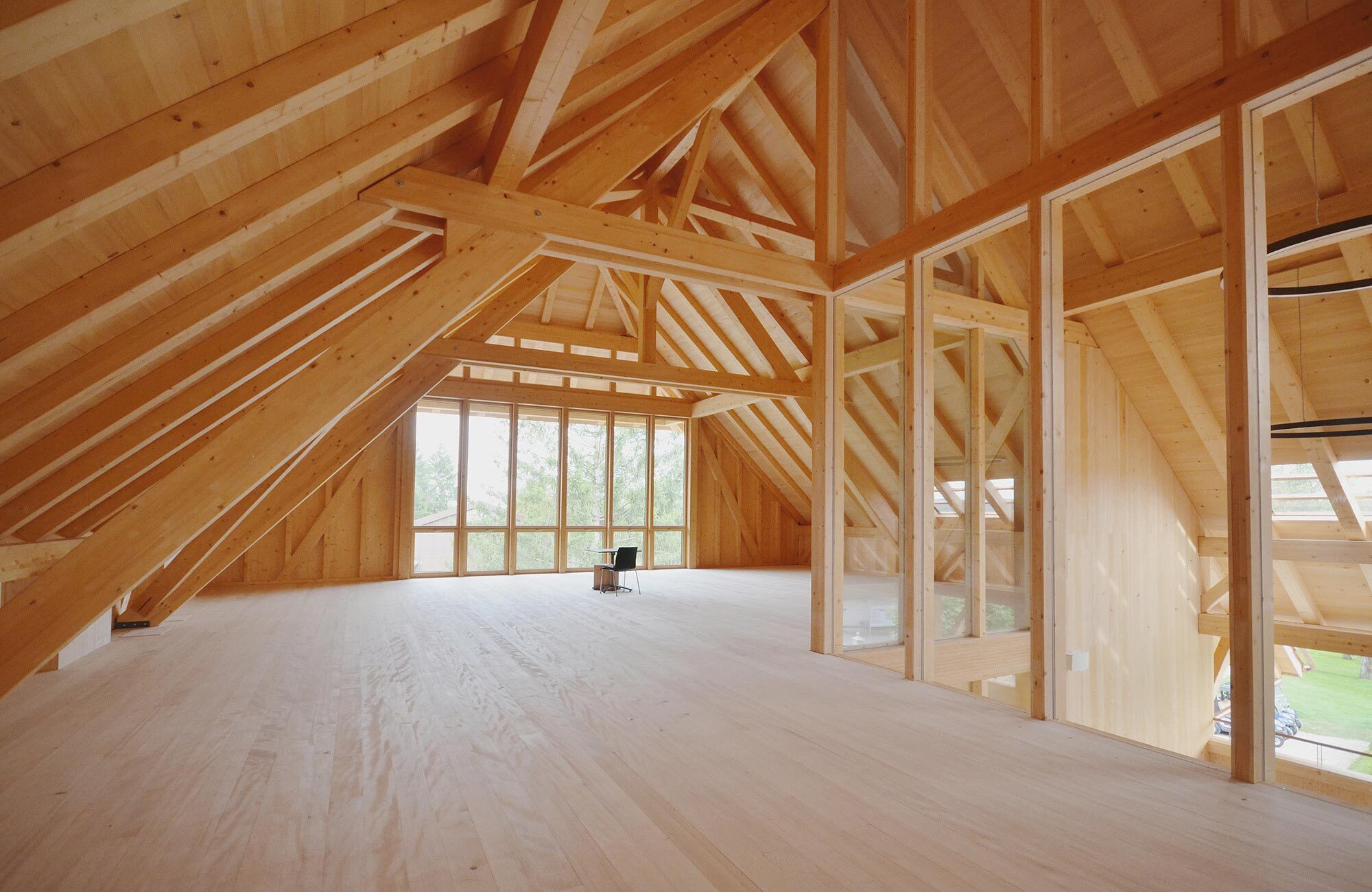 Dachgeschoss aus Holz mit Balken