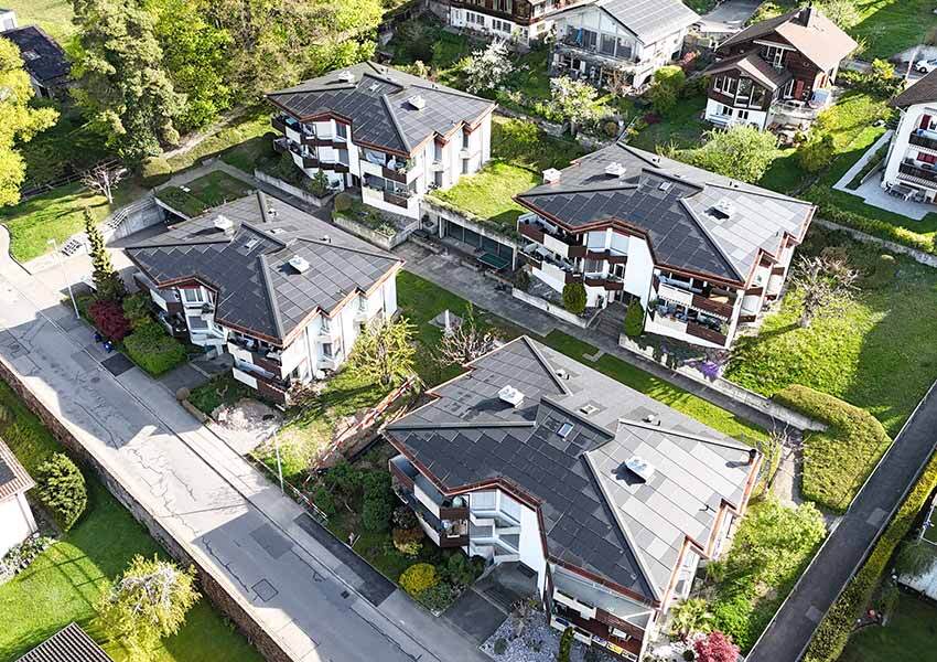 Dachsanierung Mehrfamilienh&auml;user mit Solaranlage