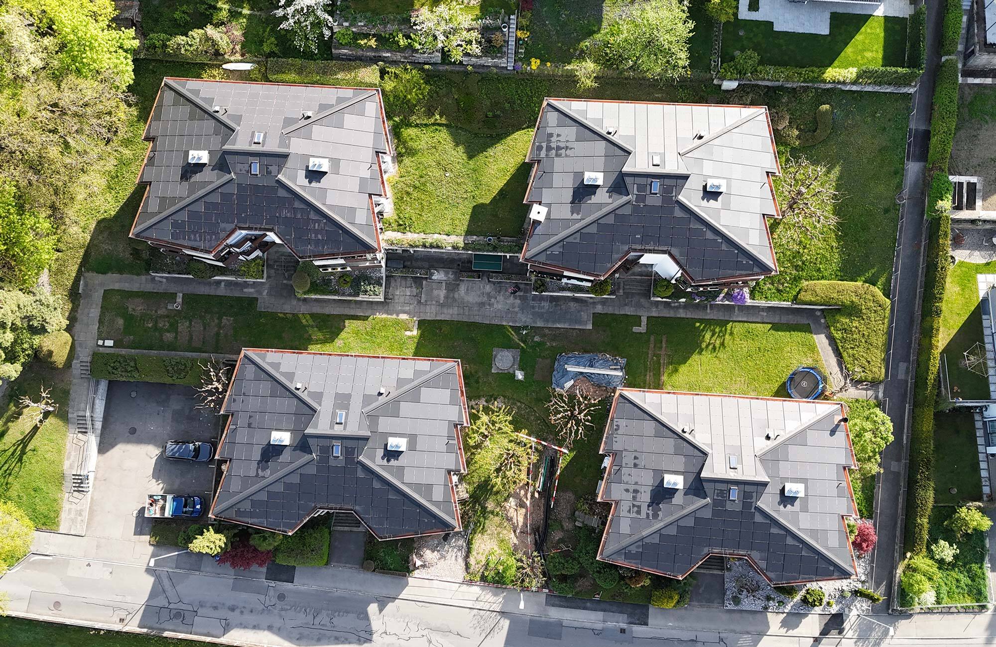 Dachsanierung Mehrfamilienh&auml;user mit Solaranlage