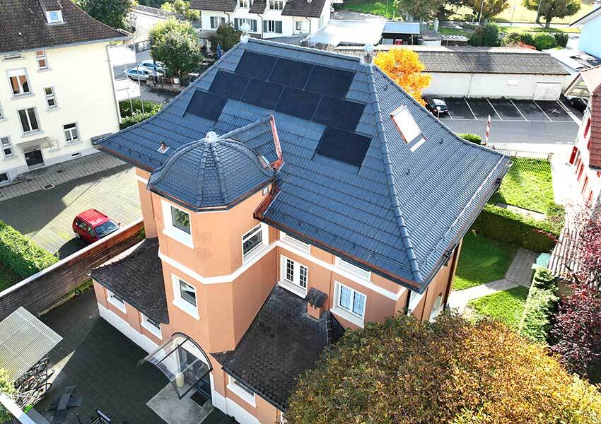 Dachsanierung mit Photovoltaikanlage