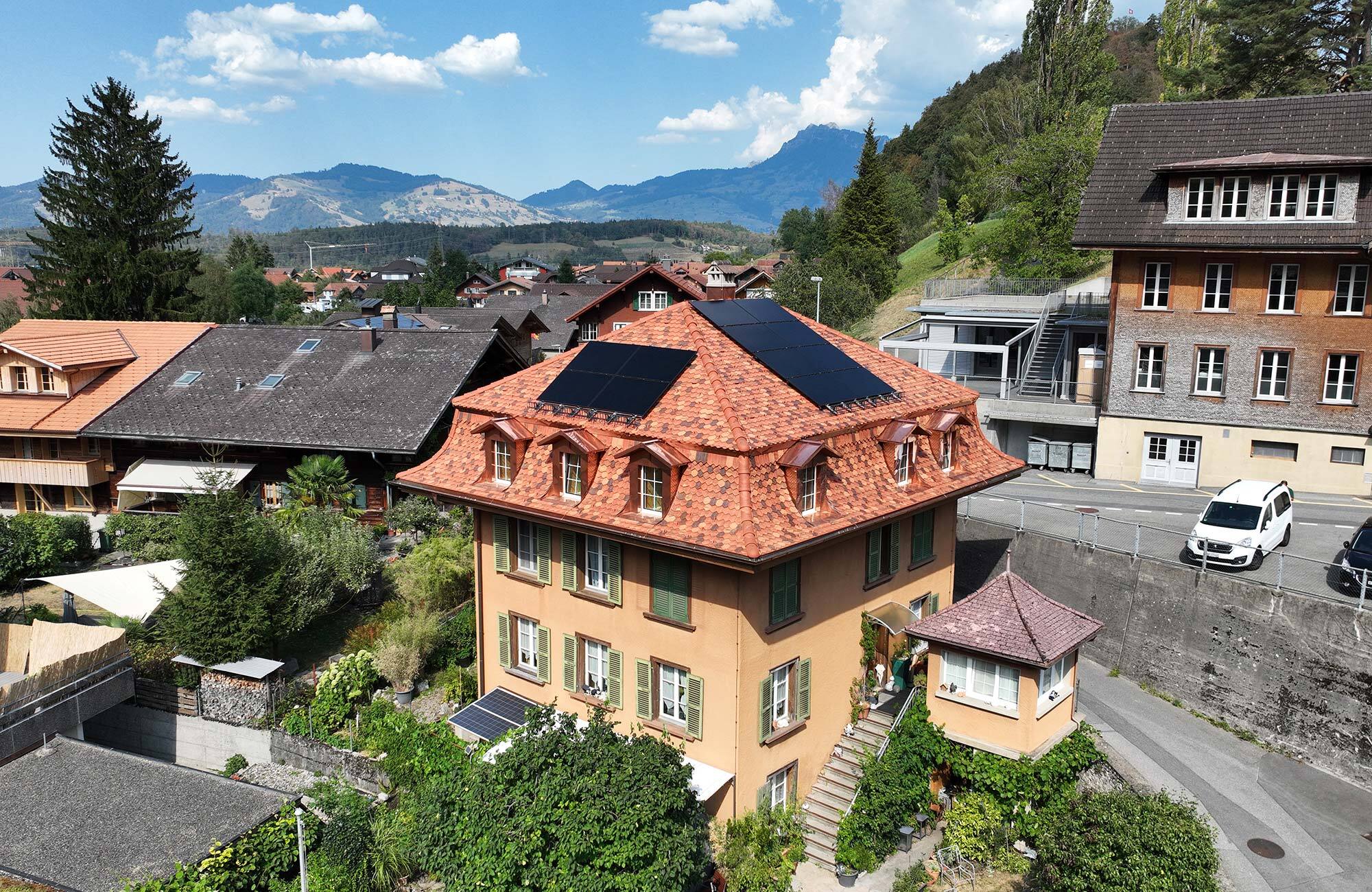 Energetische Dachsanierung mit Photovoltaik-Anlage