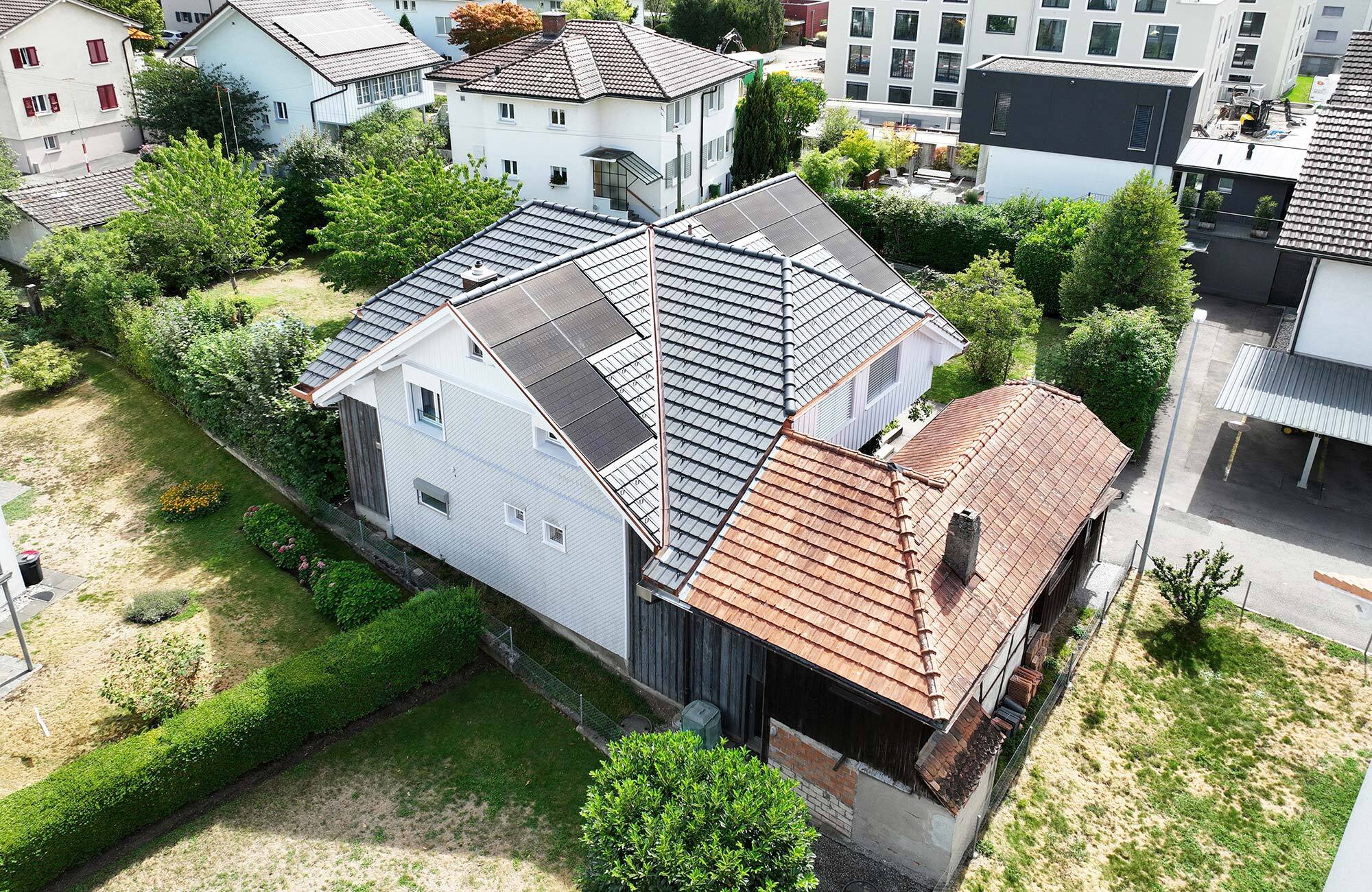 Dachsanierung mit Photovoltaikanlage