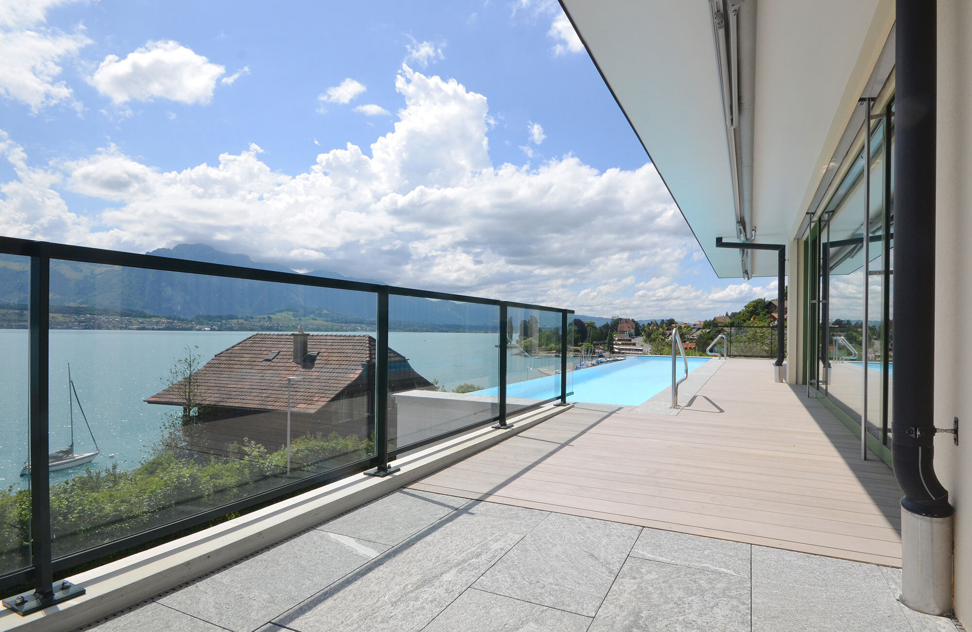 Terrassenboden bündig mit Naturstein