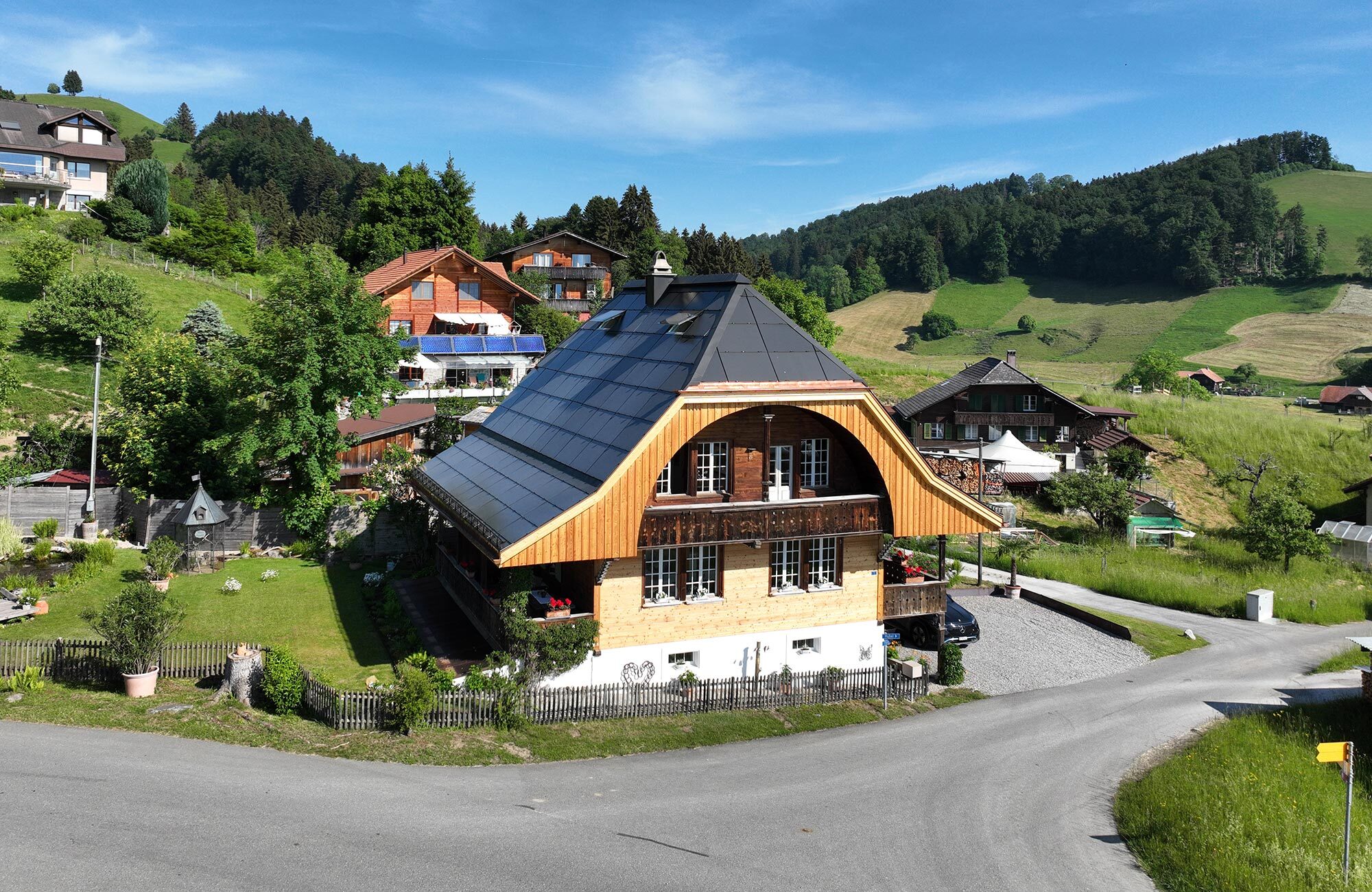 Dachsanierung unter Denkmalschutz mit Photovoltaik-Anlage