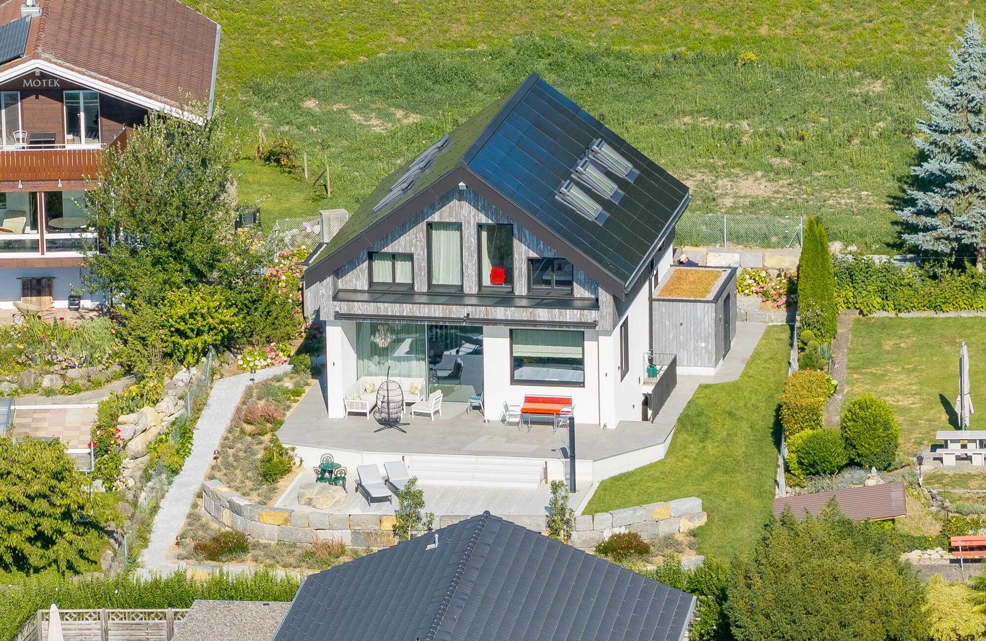 Neubau modernes Einfamilienhaus mit Photovoltaikanlage