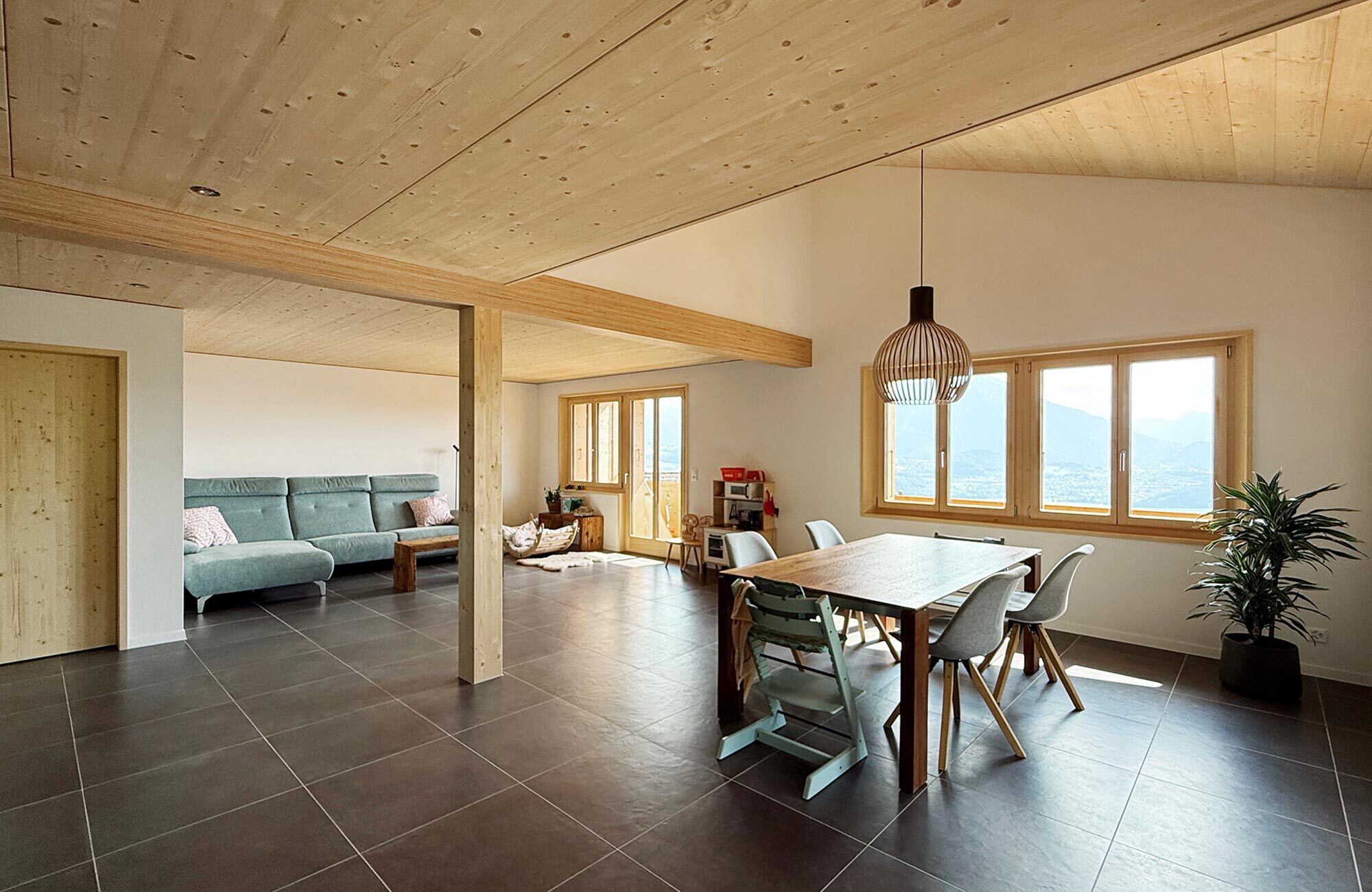 Moderne Vollholzdecke