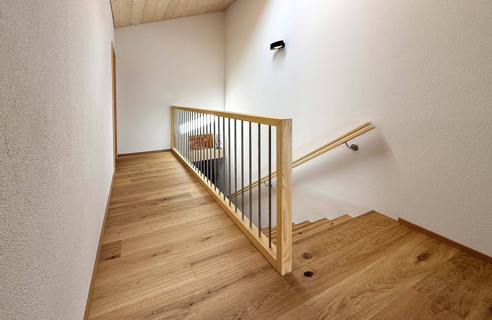 Treppe und Treppengel&auml;nder aus Holz