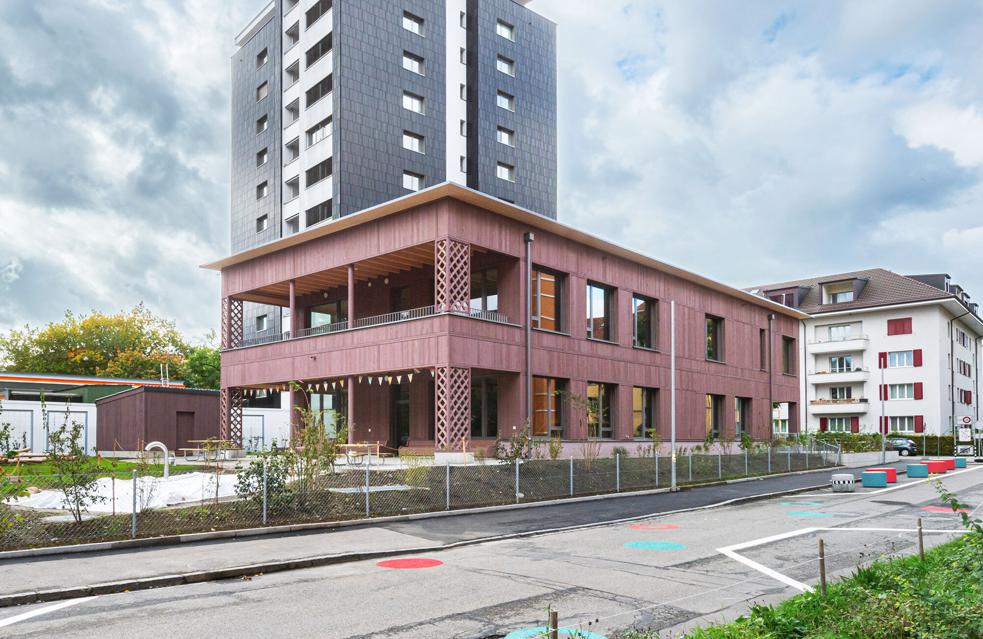 Holzfassade farbig aus Fichte