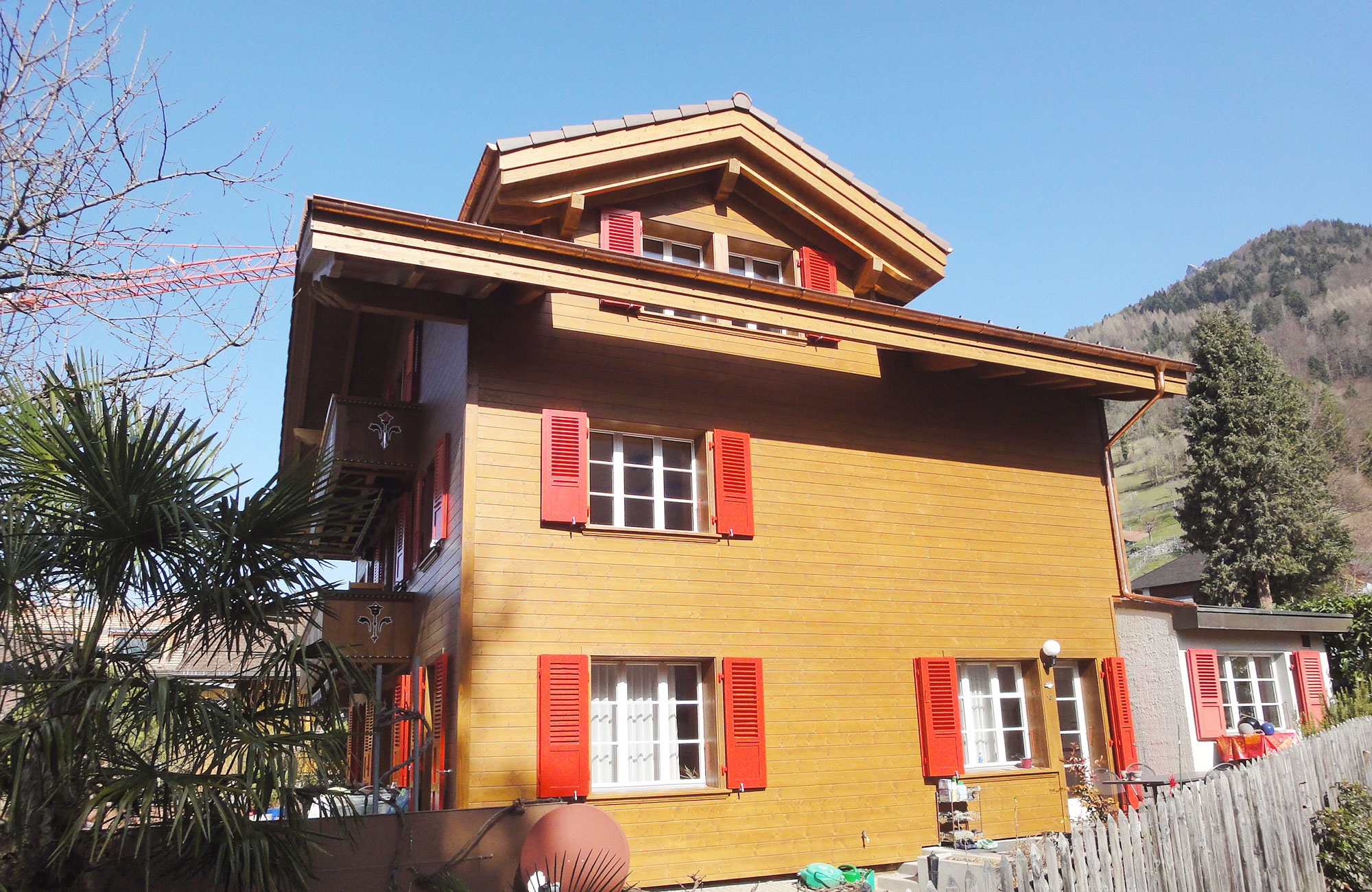 Haus mit Fassade aus Holz