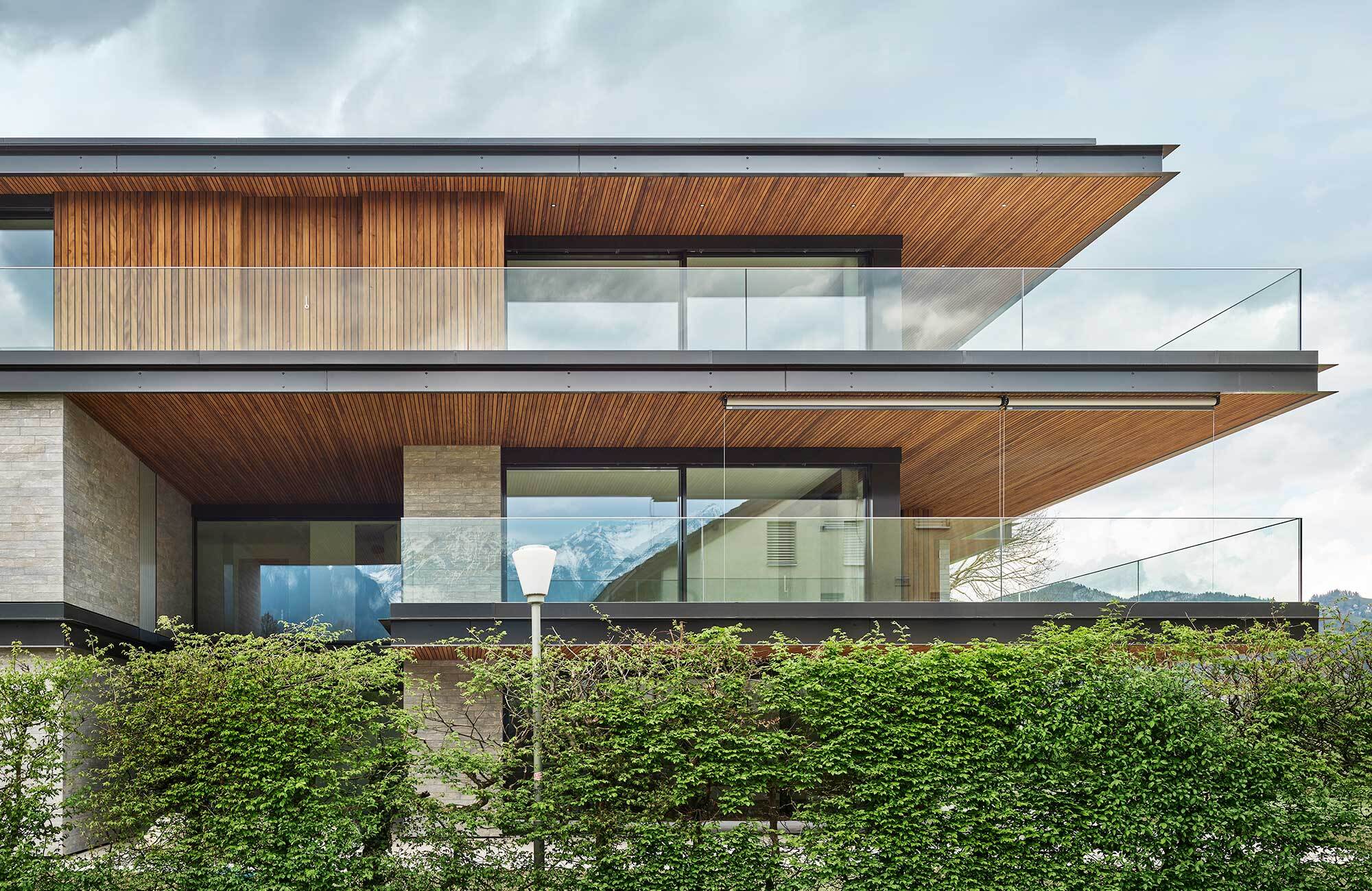 Untersicht und Fassade aus Holz
