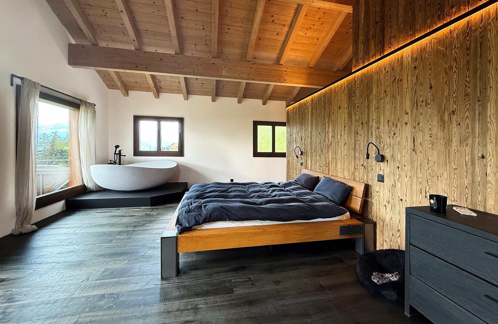 Innenausbau Chalet mit Altholz