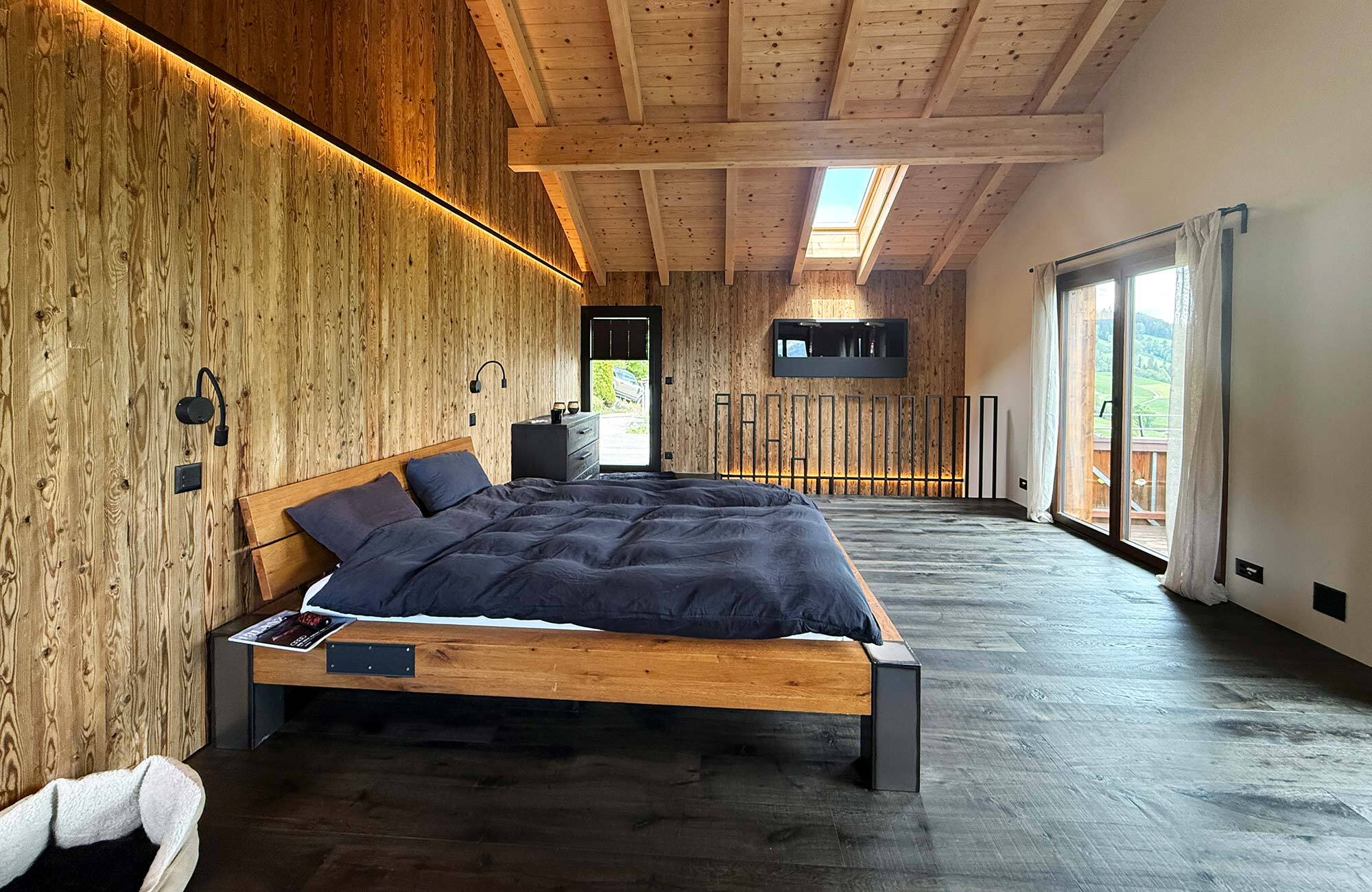 Chalet mit Innenausbau aus Altholz