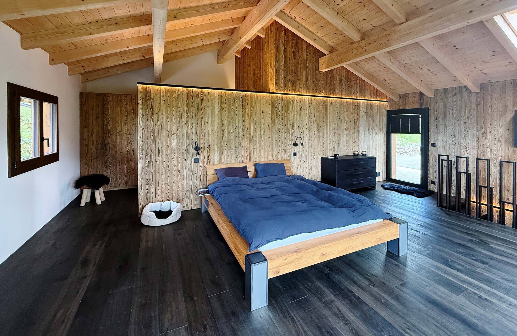 Innenausbau mit Altholz in Chalet