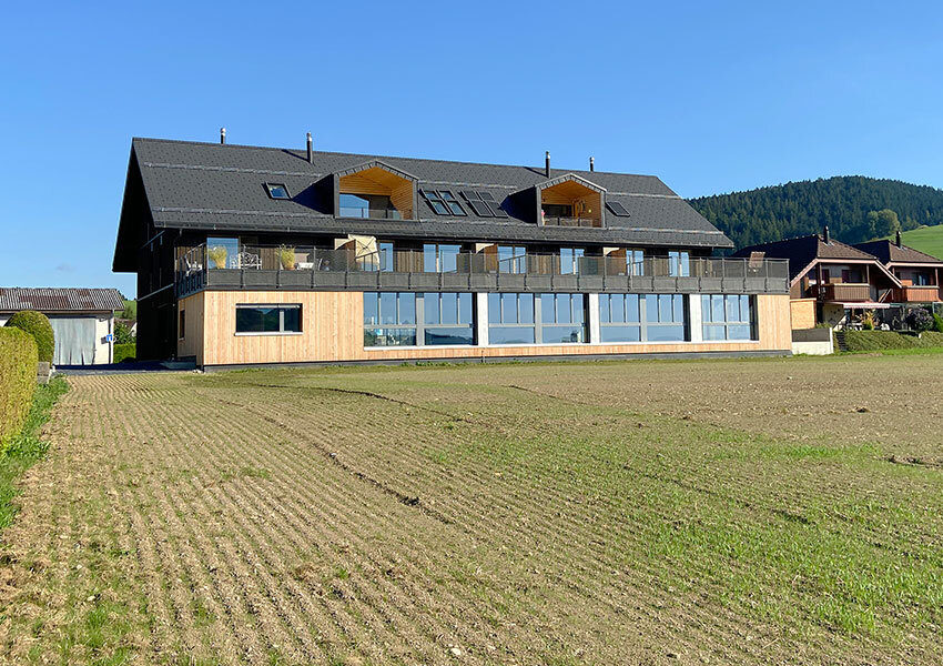 Neubau Mehrfamilienhaus mit Holzfassade