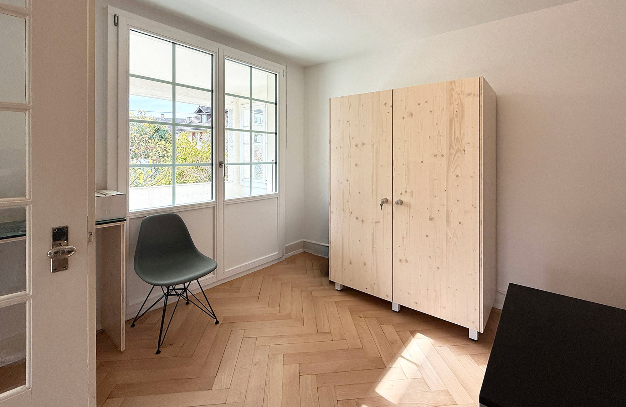 Schrank f&uuml;r Medikamente in Praxis