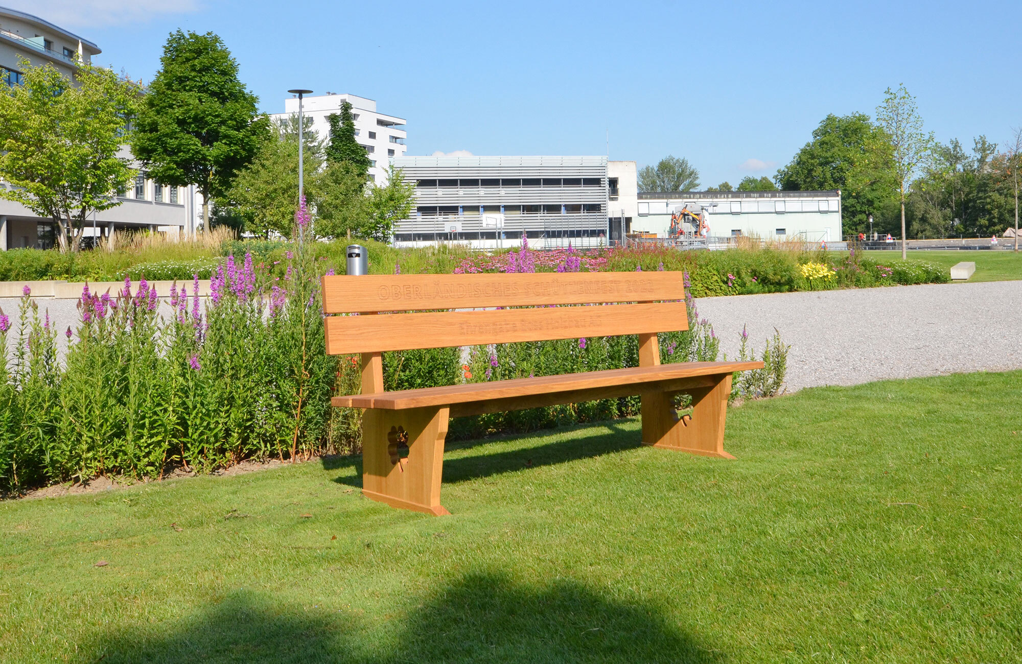 Holzbank mit individuellem Text (Gravur)