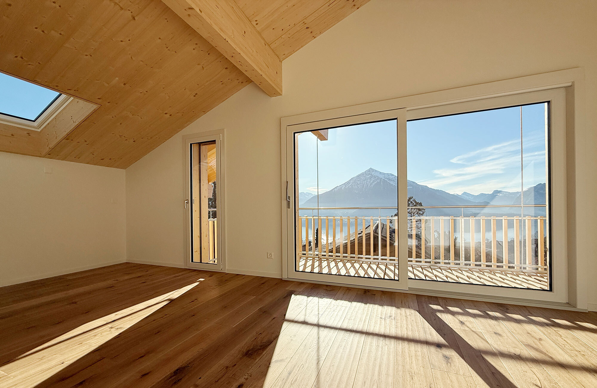Neubau modernes Einfamilienhaus mit Holz