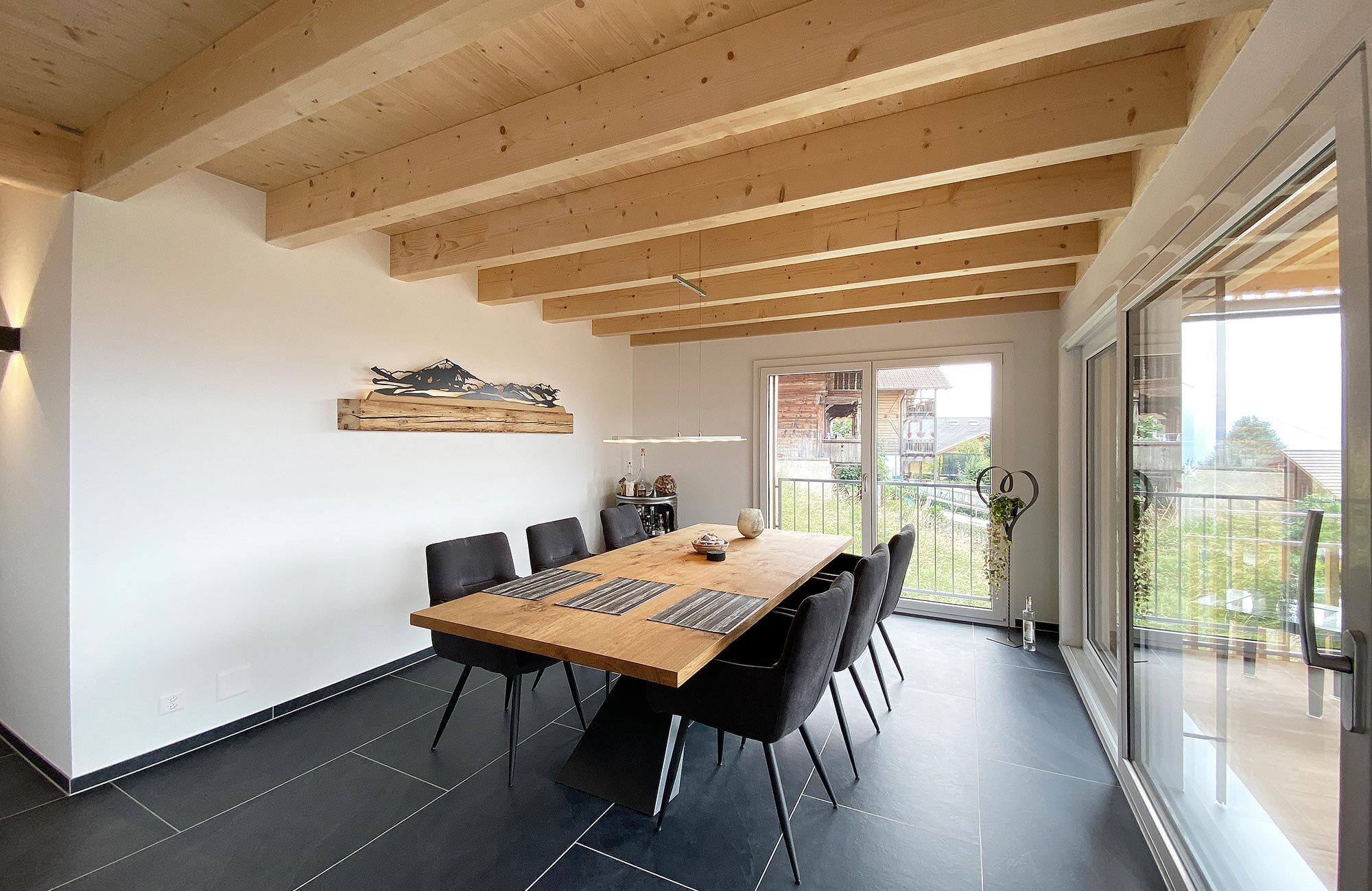 Neues Einfamilienhaus mit Holzdecke