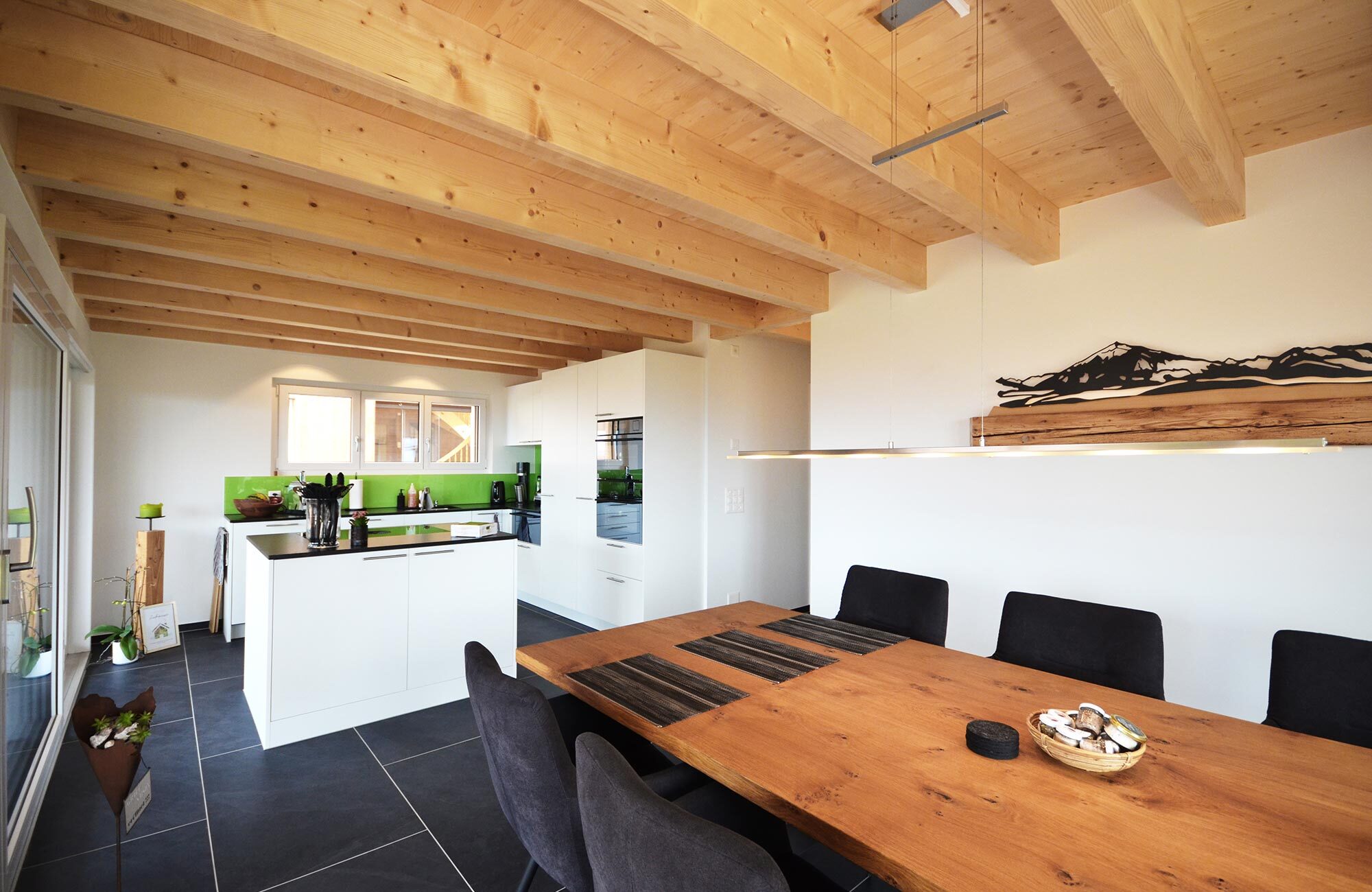 Neues Einfamilienhaus mit Holzdecke