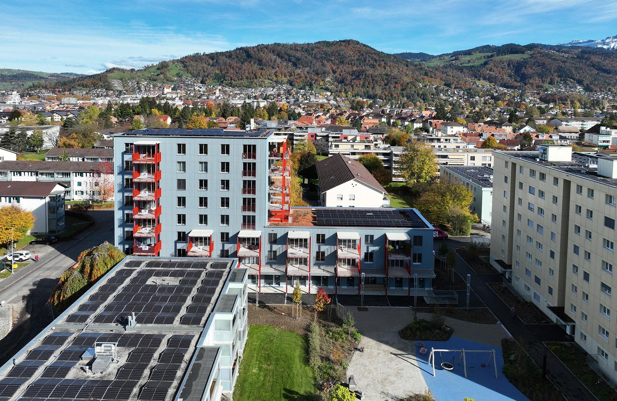 Fassade aus gewellter Faserzementplatte