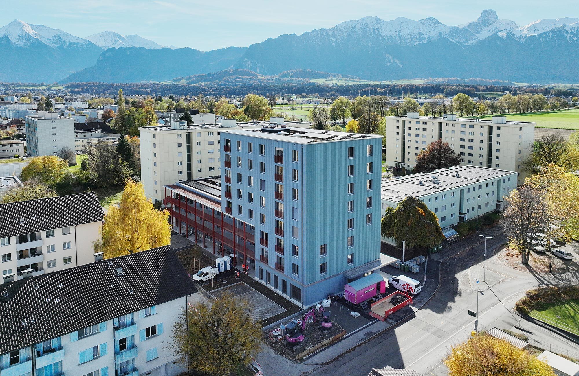 Neubau mit Fassade aus Eternit
