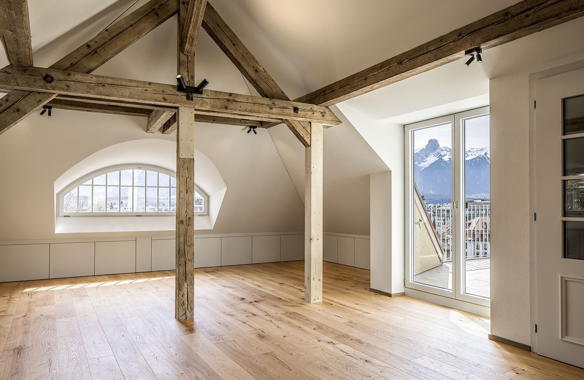 Wohnung im Dach mit Balkon