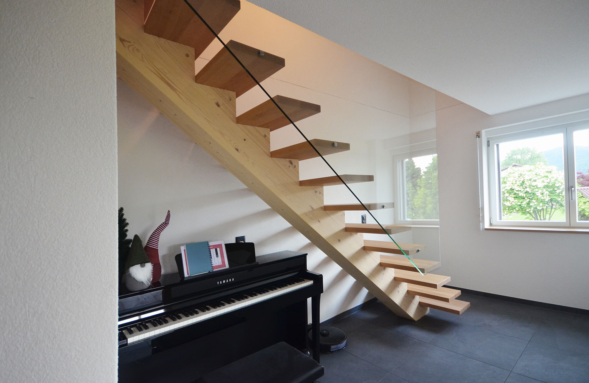 Moderne Treppe aus Holz