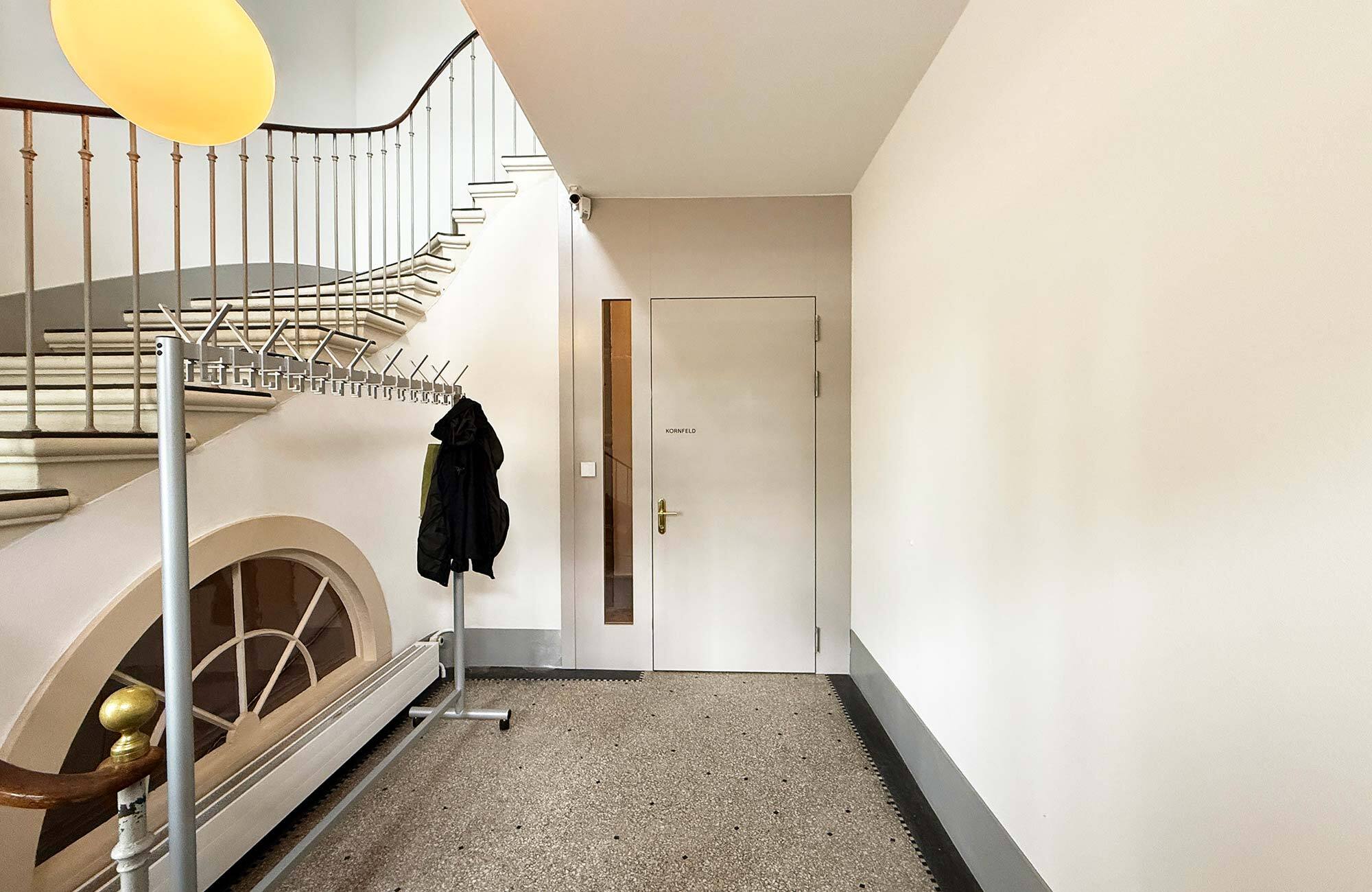 Schreiner für Türen mit Zutrittskontrolle