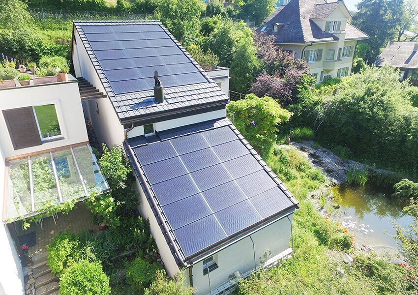 Dachsanierung und Montage Fotovoltaikanlage Einfamilienhaus