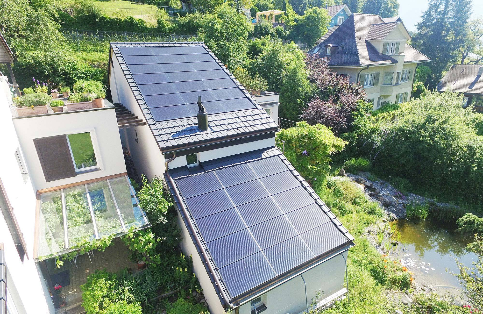 Dach mit Fotovoltaik