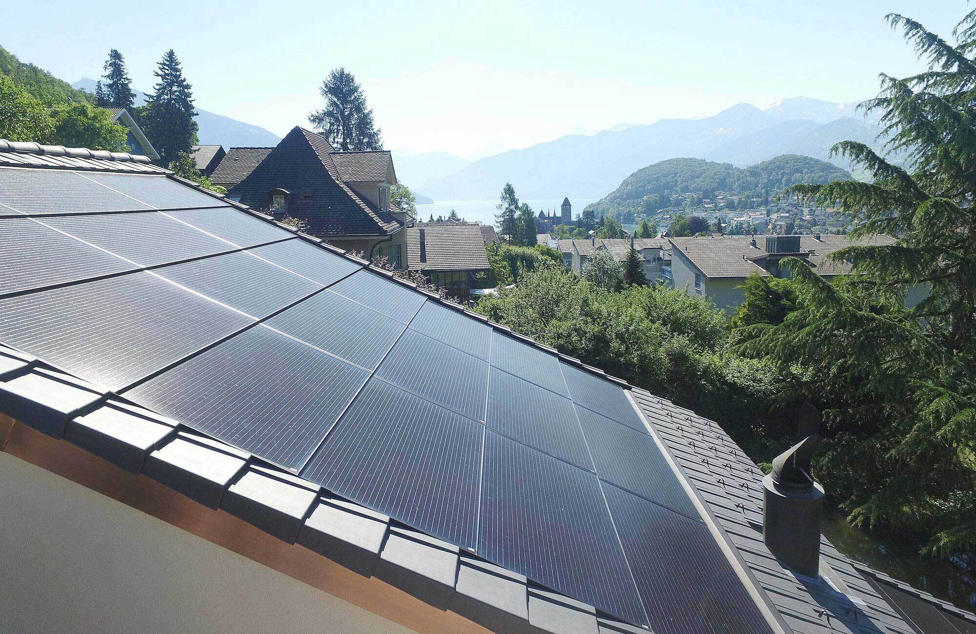 Dach mit Solaranlage