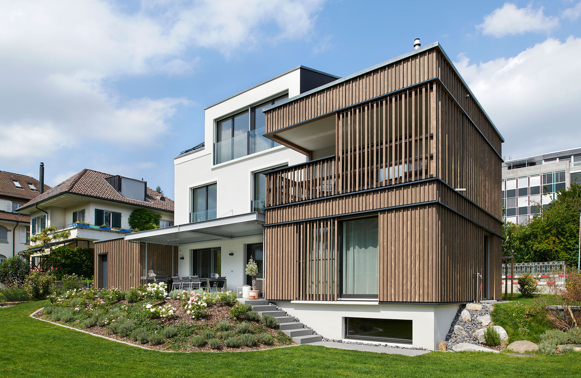 Haus mit Fassade aus Holz