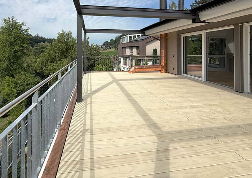 Neuer Terrassenboden aus Holz