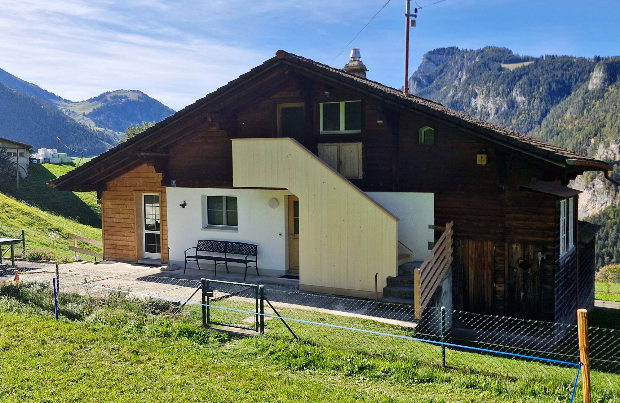 Treppe, Reduit und Gel&auml;nder aus Holz
