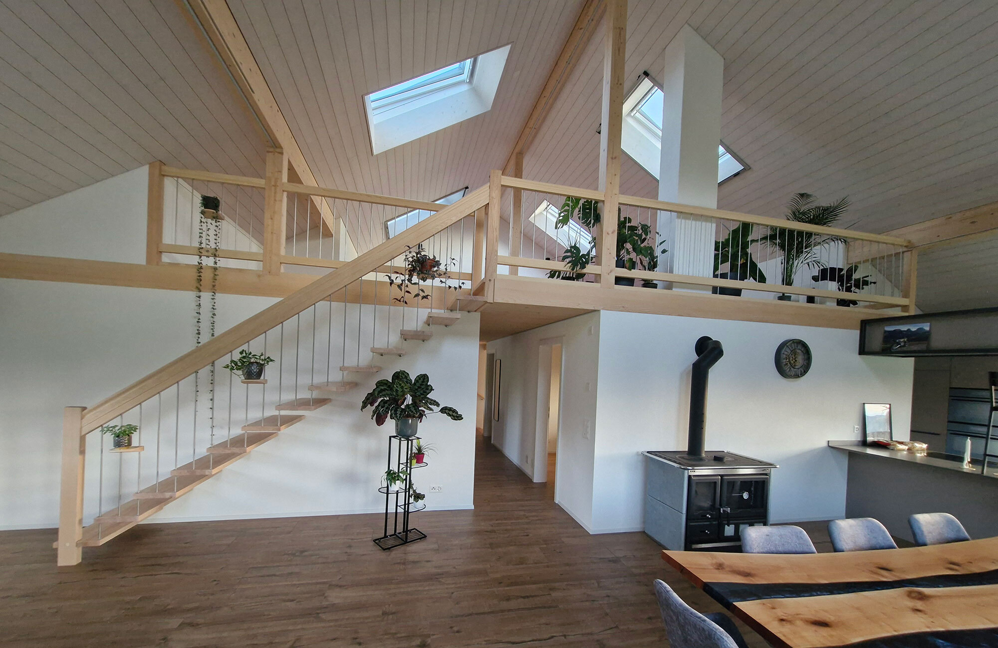 Moderne Treppe aus Holz