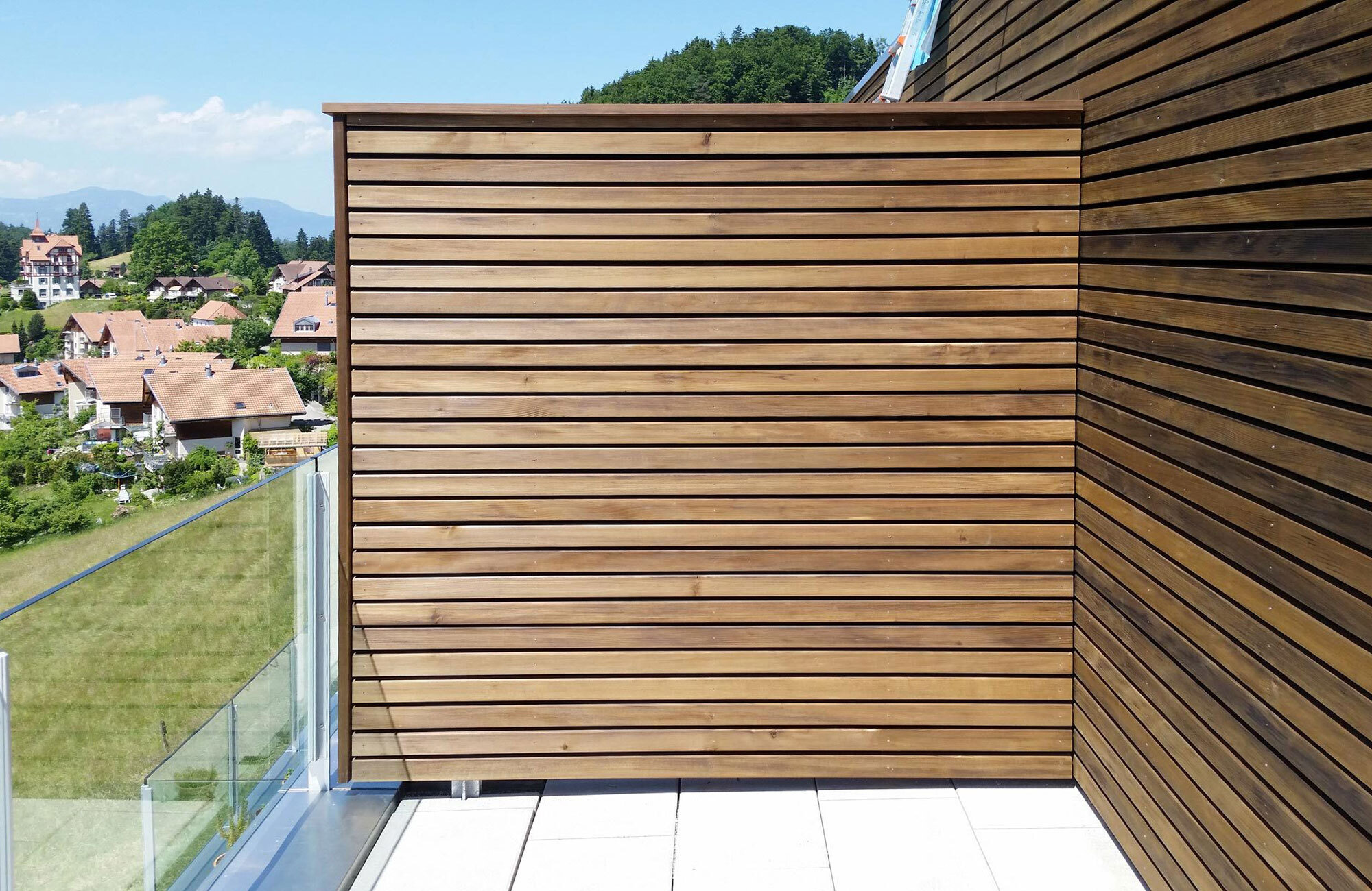 Abtrennung Balkon aus Holz