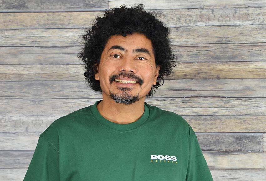 Alberto Reyes, Holzbearbeiter bei Boss Holzbau