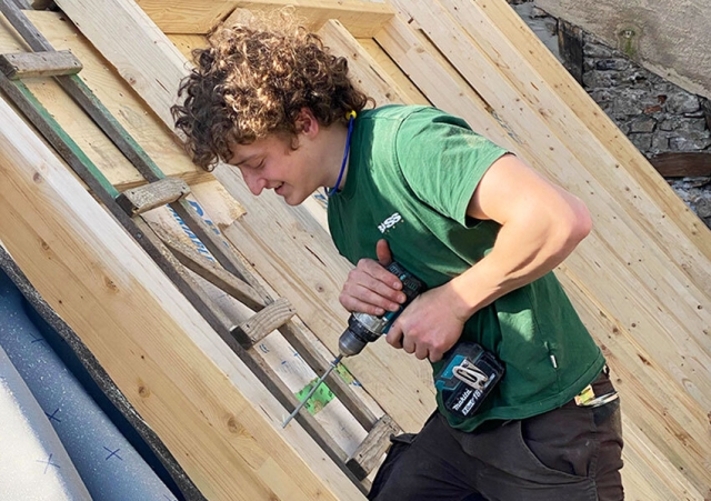 Lernender Zimmermann bei Boss Holzbau in Thun